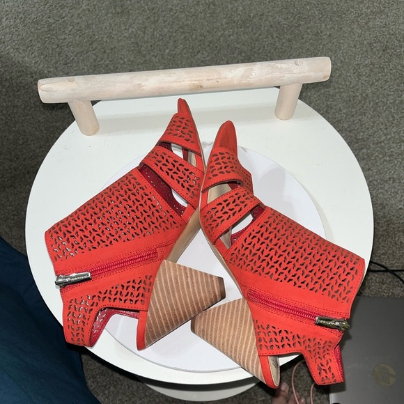 Vince Camuto Esten, Cherry Red Size 9.5M - Picture 6 of 12